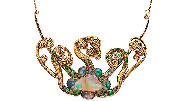 Keanggunan Misterius Liontin Medusa Tiffany & Co